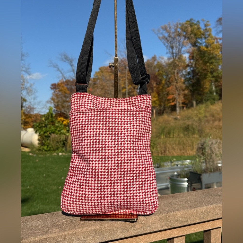 GUC! KAVU Red Houndstooth Wool Vintage Limited Edition Crossbody Bag - Picture 5 of 12
